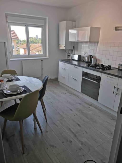 Charmant Appartement Au Calme Bourg-en-Bresse Kültér fotó